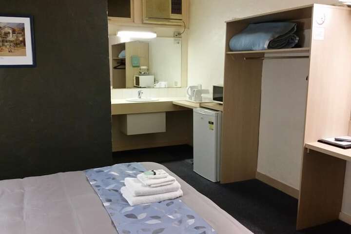 Room 7 of 38