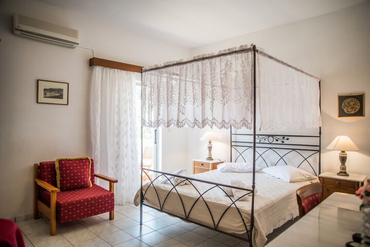 Room 10 of 48