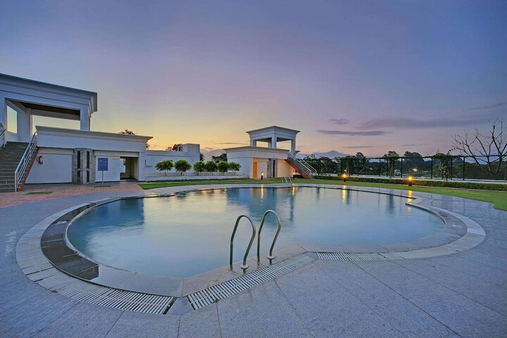 Hotel Pool