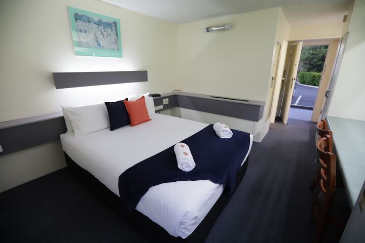 Room 10 of 29