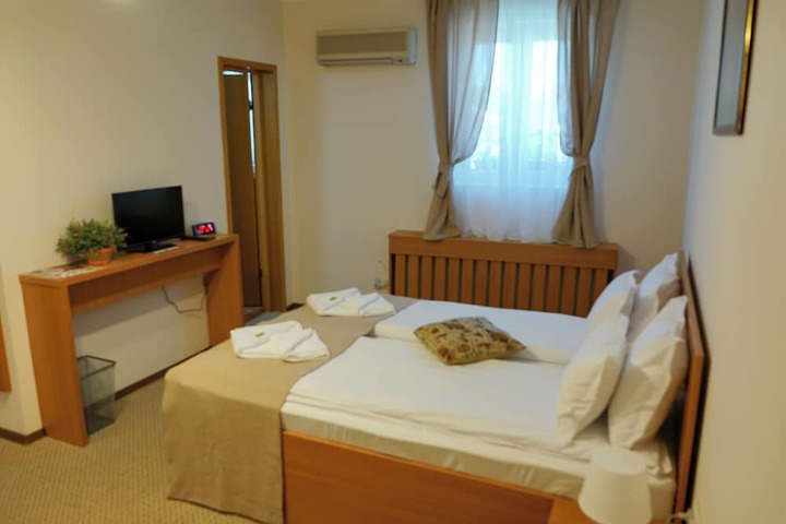 Room 15 of 37