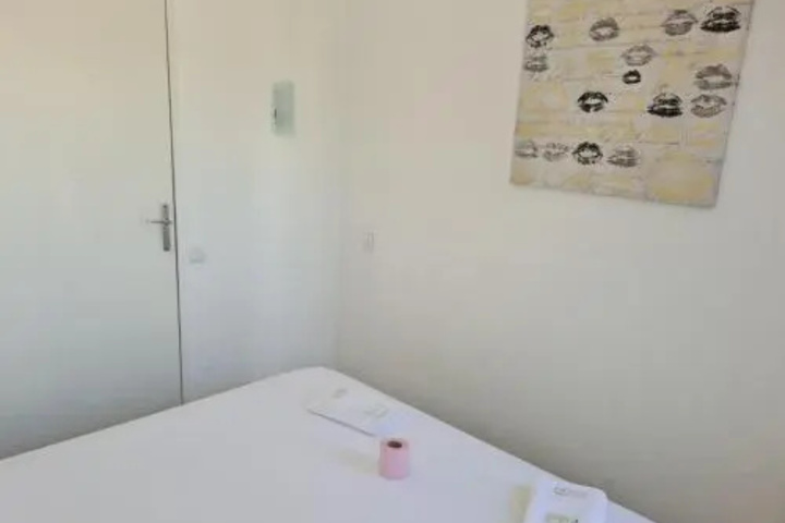 Room 8 of 16