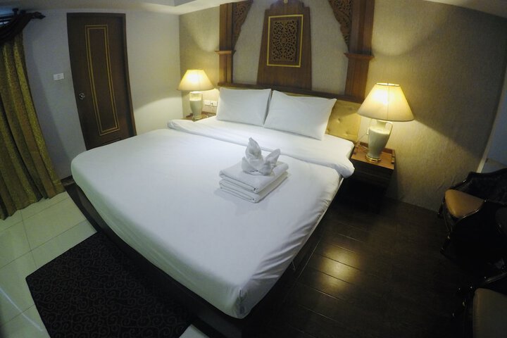 Room 16 of 77