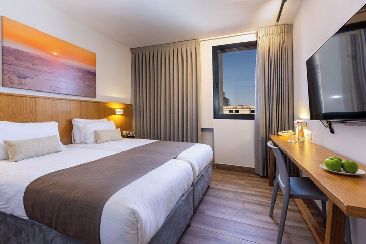Room 20 of 97