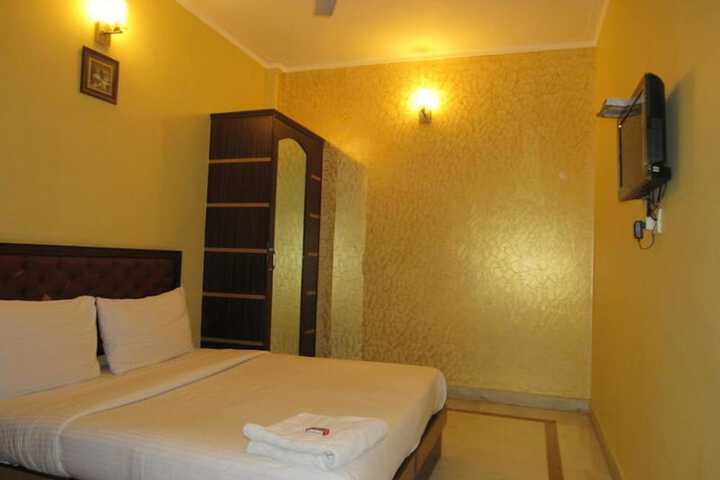 Room 3 of 26