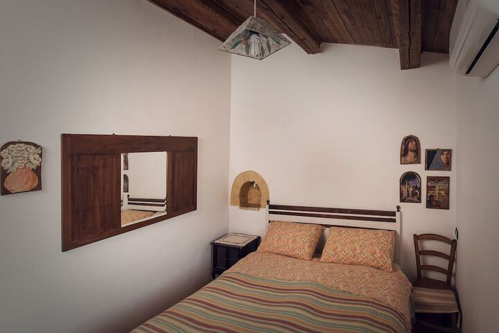 Room 6 of 39