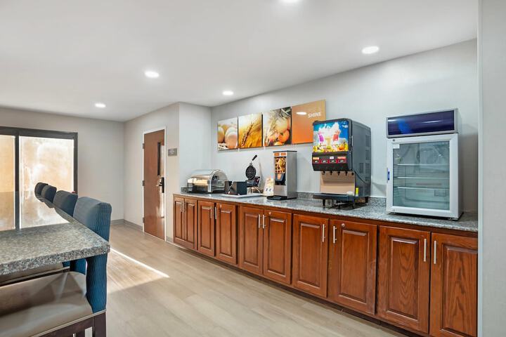 Breakfast/Coffee Service 32 of 39