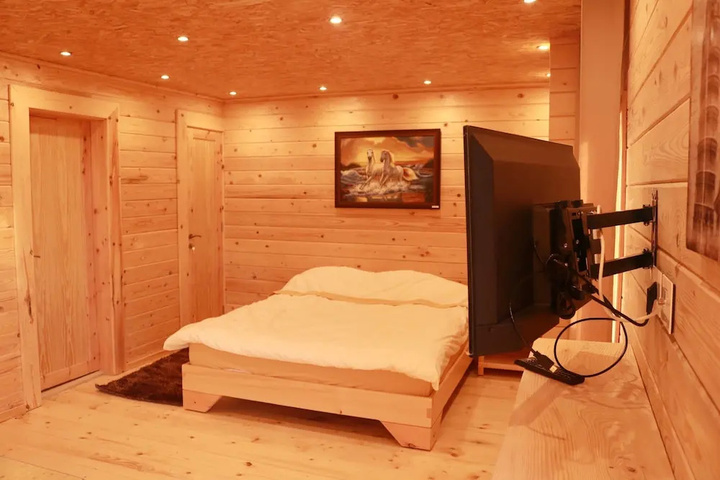 Room 2 of 9