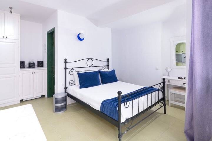Room 4 of 84