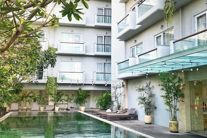 Pool Hotel