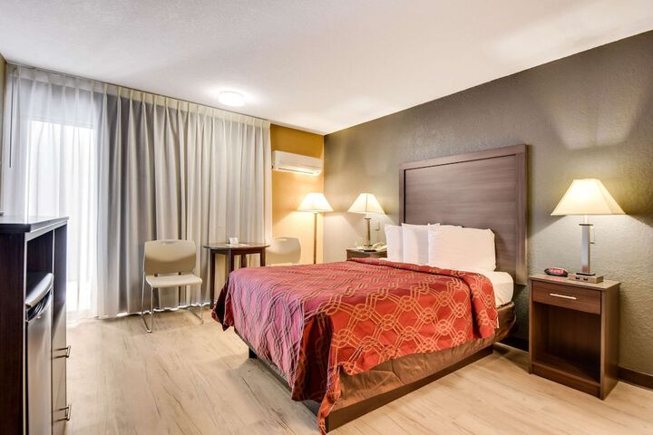 2 Double Beds (11 of 31)