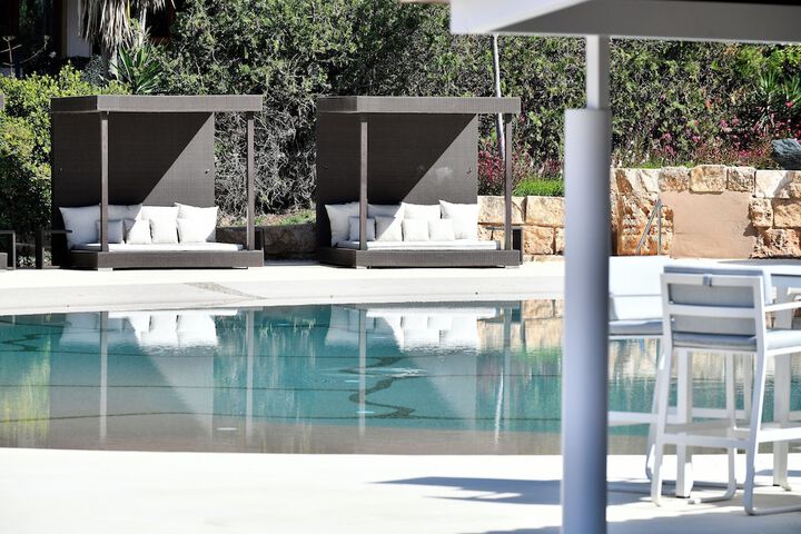 Hotel with Pool