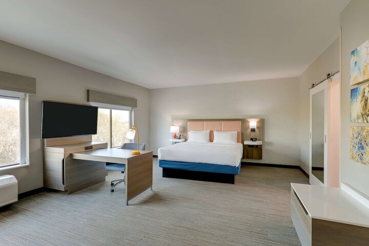 2 Queen Beds Hearing Accessible (17 of 30)