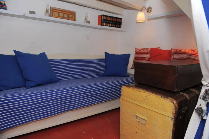 Room 6 of 24