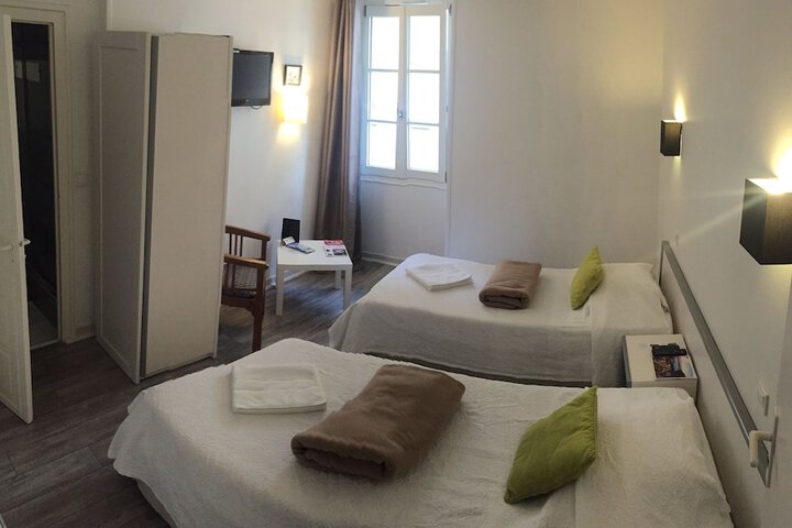 Room 11 of 40