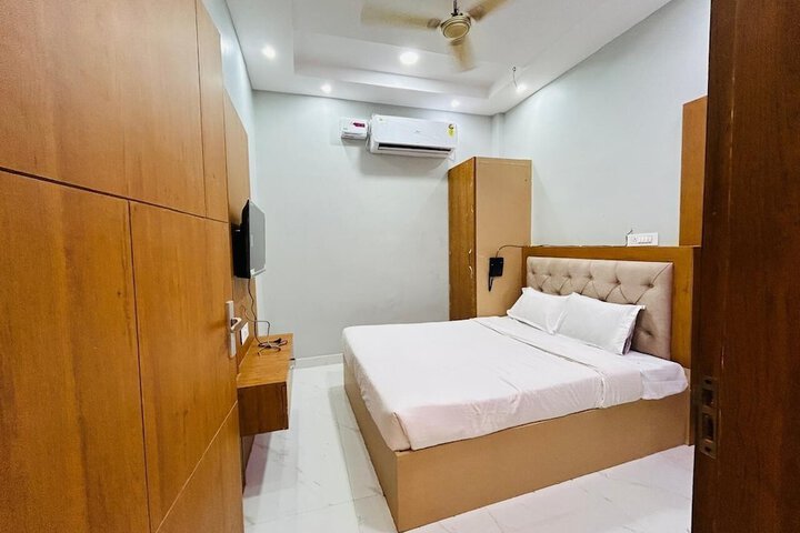 Room 2 of 11