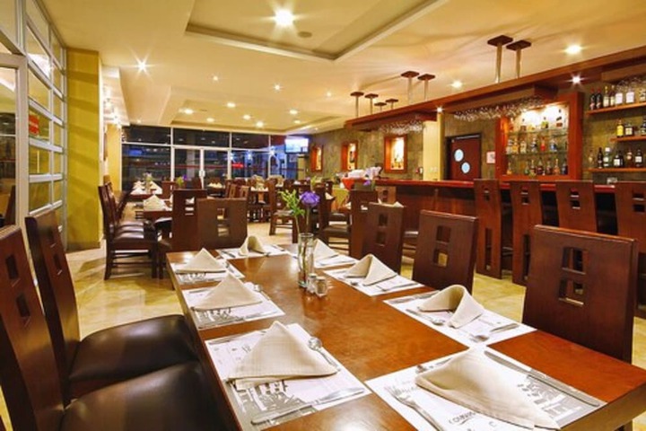 Dining 36 of 47