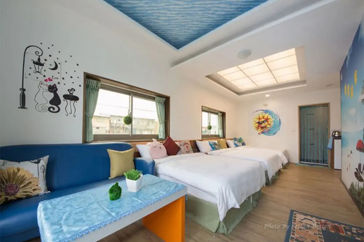 Room 2 of 10