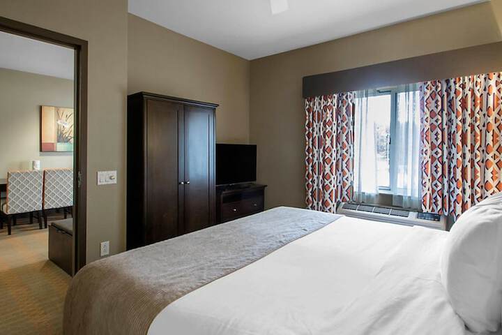 Room 7 of 33