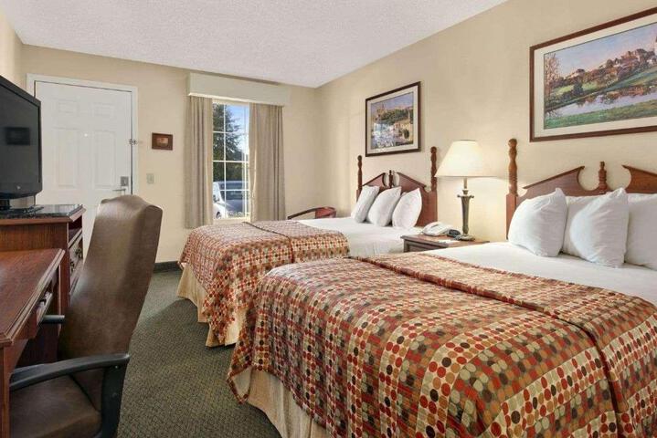 Standard Room, King or Two Doubles (8 of 10)