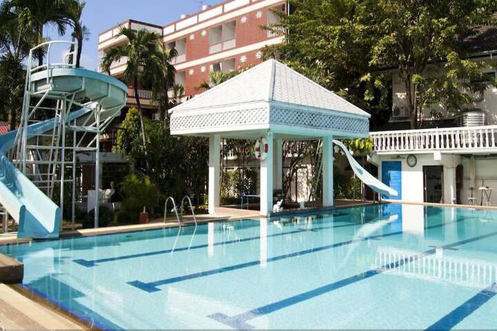 Hotel with Pool