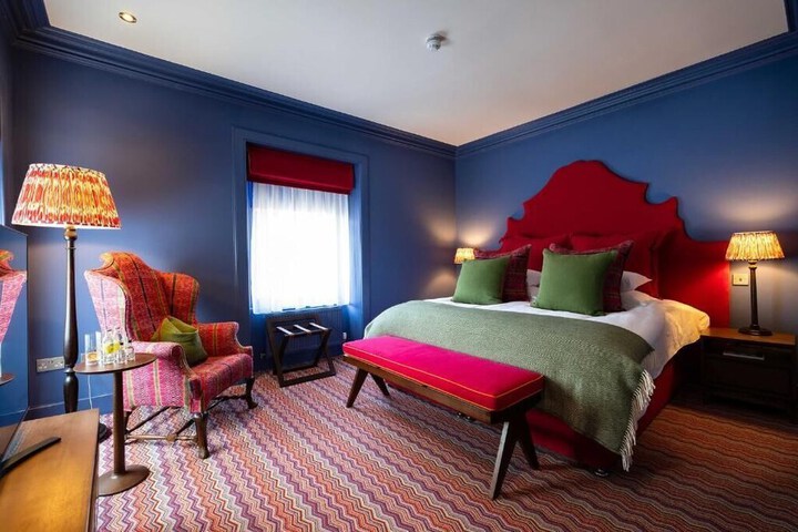 Room 2 of 36