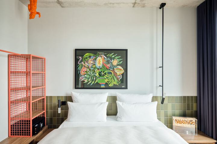 Room 18 of 47