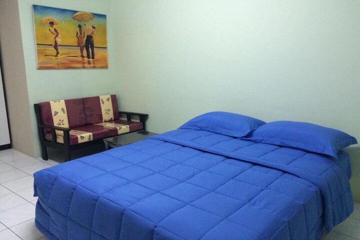 Room 10 of 28