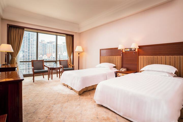 Room 6 of 42