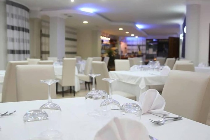 Dining 45 of 62