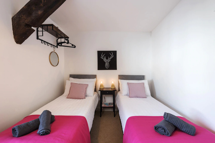 Room 2 of 6