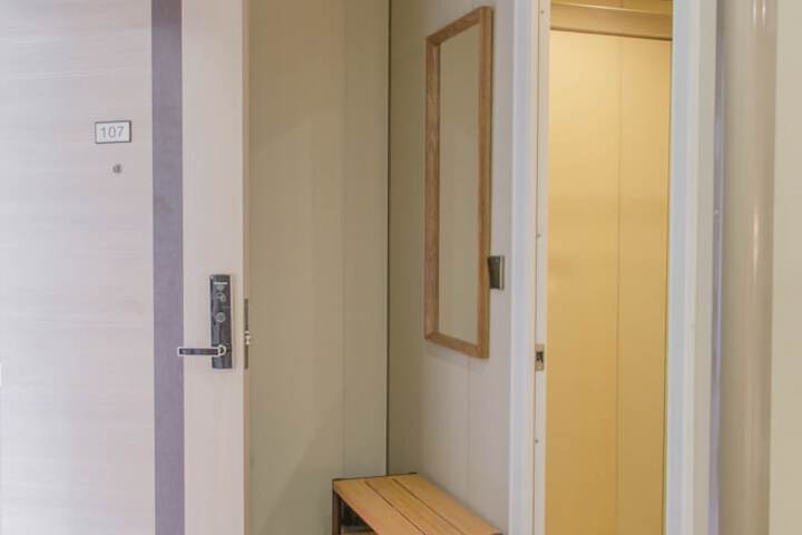 Room 9 of 13
