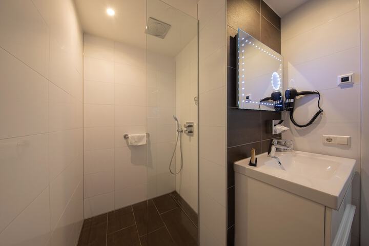 Room 45 of 60