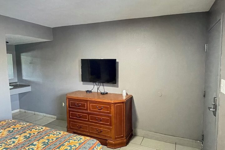 Room 7 of 19