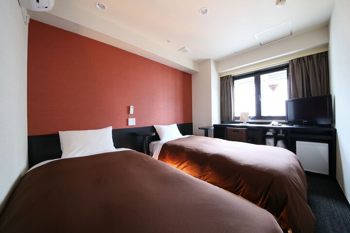 Room 9 of 33