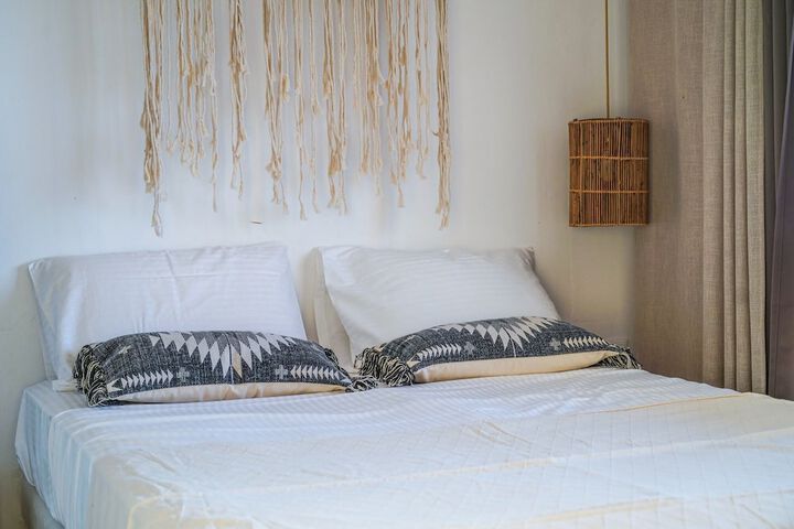 Room 32 of 142