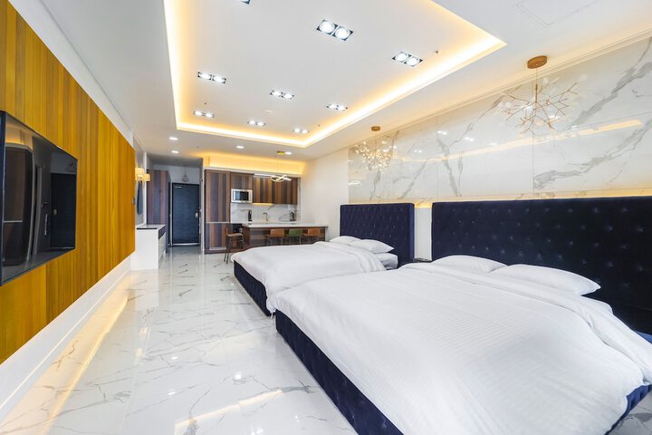 Room 16 of 60
