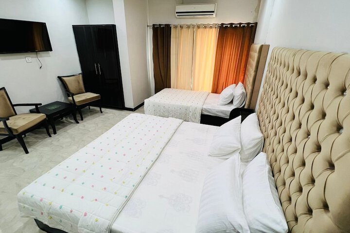 Room 4 of 24