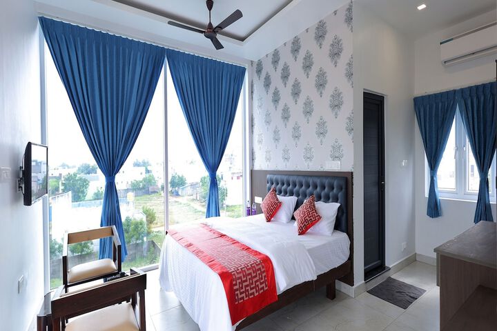 Room 2 of 18