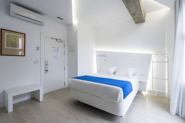 Room 25 of 97