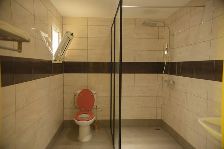Room 34 of 109