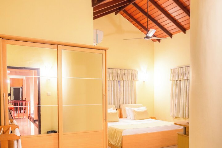 Room 5 of 14