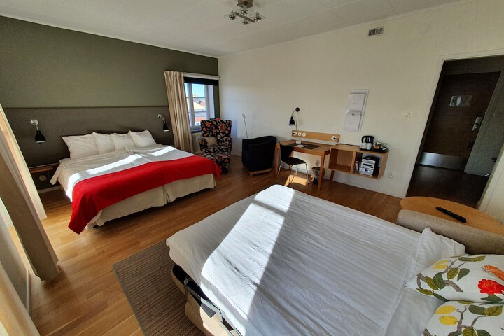 Room 8 of 84
