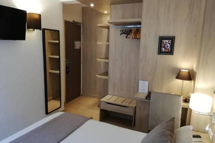 Room 12 of 42