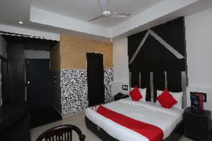 Room 4 of 5