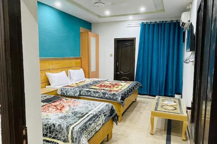 Room 6 of 14