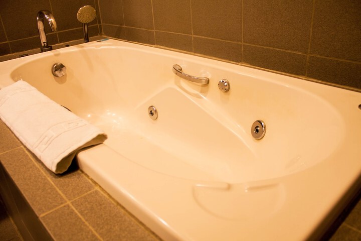 Hot Tub 35 of 47