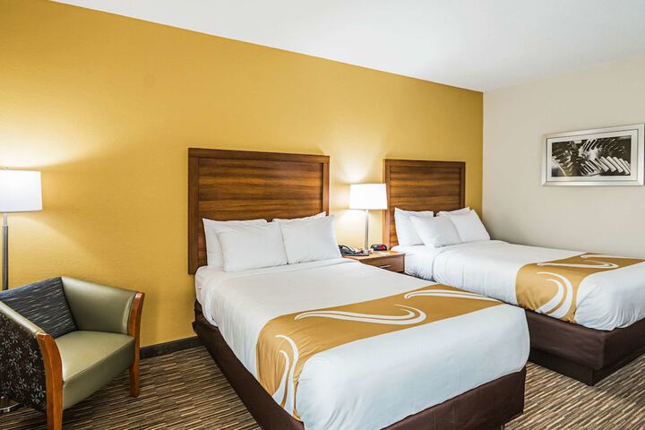 2 Double Beds (9 of 11)