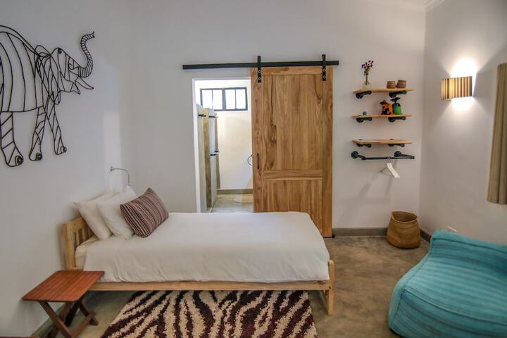 Room 6 of 48