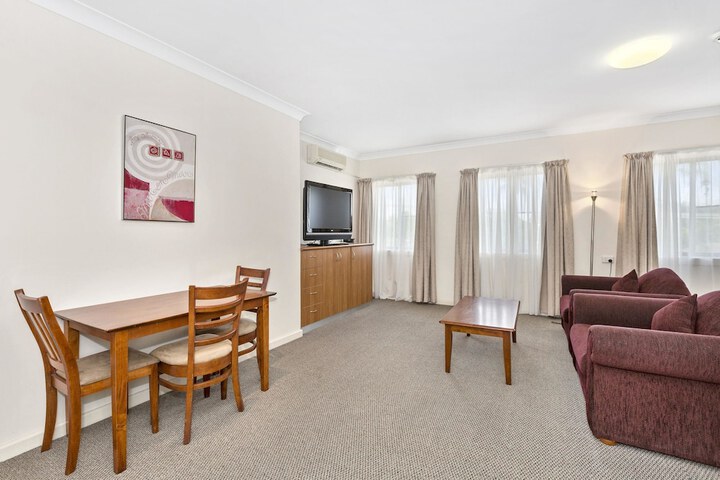 Room 4 of 25